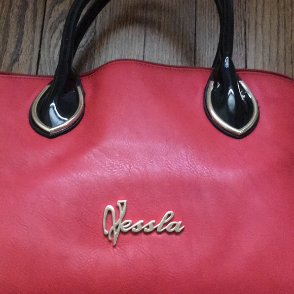 Combo Deal Vessla Red Leather Bag & Patent Wallet - Picture 5 of 16